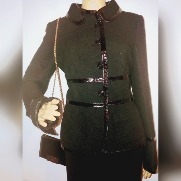 STUNNING ESCADA 8 BLACK BOUCLE LAMBSKIN PATENT LEATHER SIGN BUTTONS SKIRT SUIT - Picture 15 of 16